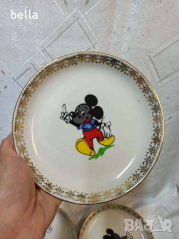 5 Български детски порцеланови чинии с Мики Маус и позлатен кант с орнаменти 17,5 см диаметър ., снимка 2 - Антикварни и старинни предмети - 52771801
