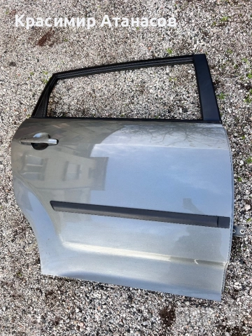 Врата задна дясна за Тойота корола версо. 2004-2008г