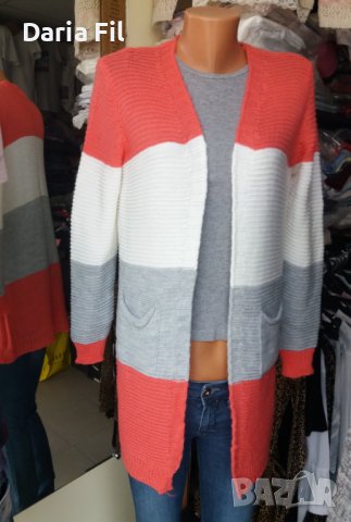 Жилетка без закопчаване в сиво-бяло-коралово розови шарки, снимка 1