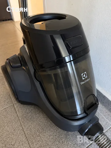 Прахосмукачка Electrolux Ease C4 EC41-2DB без торба 2000W като нова