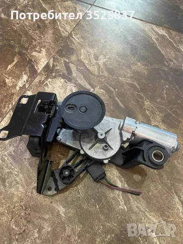 BMW e61 моторче задна чистачка с брава