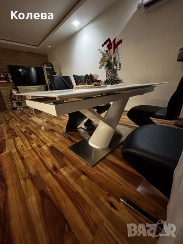 Разтегателна трапезна маса