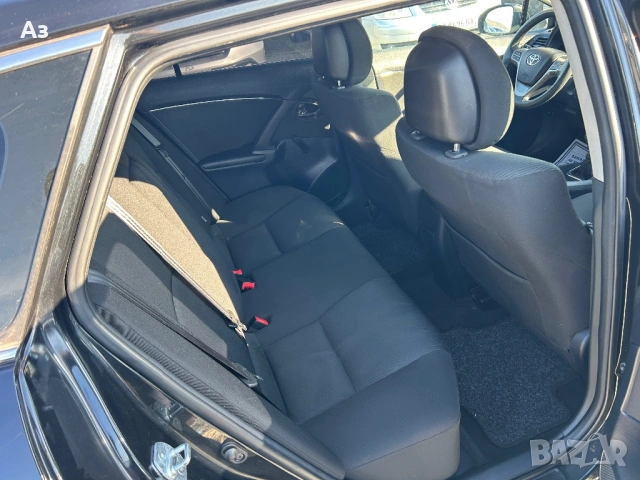 Toyota Avensis Бензин, снимка 15 - Автомобили и джипове - 52393202