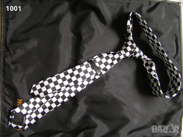 вратовръзка шахматна шарка ,кафе рейсър,шахматени лепенки, снимка 3 - Фен артикули - 22583101