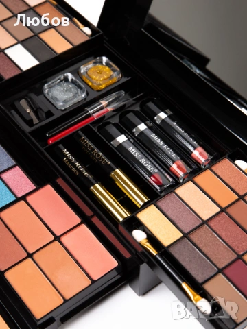 Професионален комплект грим Miss Rose – многофункционална палитра с огледало, снимка 3 - Декоративна козметика - 53912279