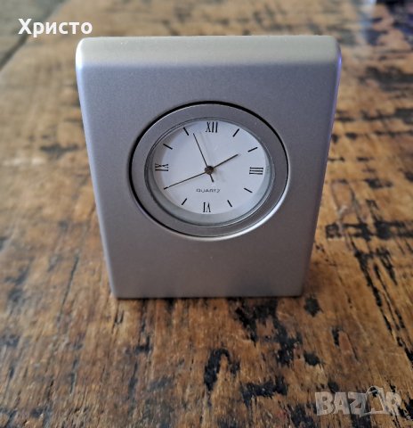 часовник метален матов сребрист за бюро, кварц, внос от Германия, масивен и доста тежък, снимка 1 - Луксозни - 39194155