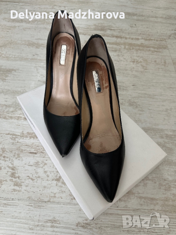 Черни кожени обувки Guess, снимка 2 - Дамски обувки на ток - 44584303