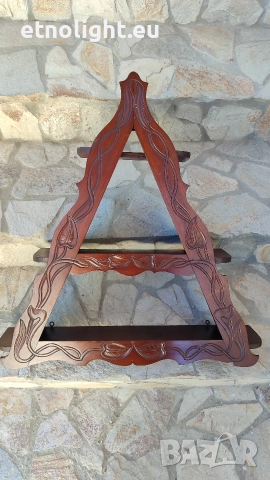 Старинна дървена триъгълна стенна етажерка с рафтчета и дърворезба , снимка 8 - Етажерки - 52747630