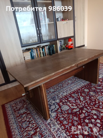 Продавам холна маса.