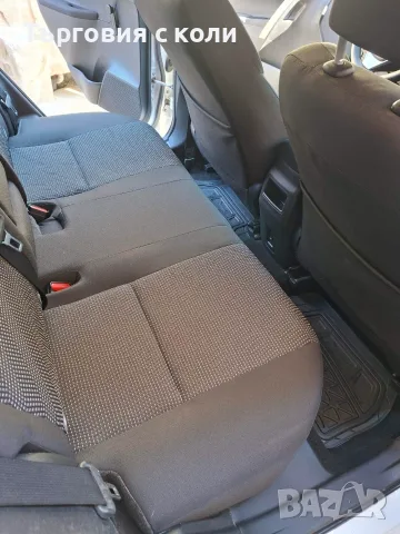 Toyota Auris 1.33 vvti, снимка 13 - Автомобили и джипове - 56509824