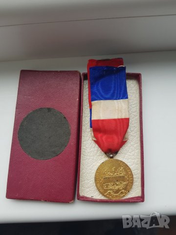 Почетен френски сребърен позлатен медал за труд с кутия, снимка 6 - Антикварни и старинни предмети - 30755353