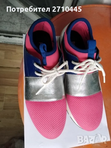 Маркови маратонки на Pollini