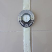 Часовник Versace с нова батерия, снимка 1 - Дамски - 37475536