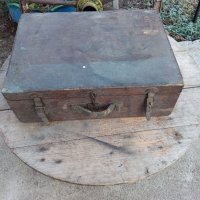 Стар дървен куфар, снимка 1 - Антикварни и старинни предмети - 39223560