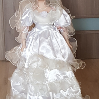 Порцеланова кукла със стойка , снимка 1 - Кукли - 44582478