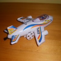 Детски - самолетче, прашка и шапка с рога, снимка 3 - Влакчета, самолети, хеликоптери - 34540760