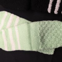 Ръчно плетени чорапи, снимка 3 - Антикварни и старинни предмети - 38086942
