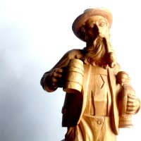 Стара голяма дървена фигура на ловец с лула и халба бира, снимка 7 - Антикварни и старинни предмети - 42060036