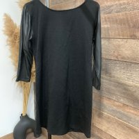 Черна блуза с 7/8 ръкав, снимка 1 - Блузи с дълъг ръкав и пуловери - 42905777