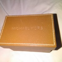 Кутия за часовник с инструкция и възглавница Майкъл Корс, снимка 2 - Други - 36619930