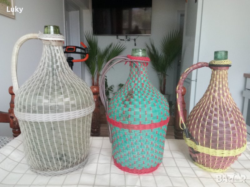 Продавам 3 стари,плетени,дамаджани.Обявената цена е за всичките., снимка 1