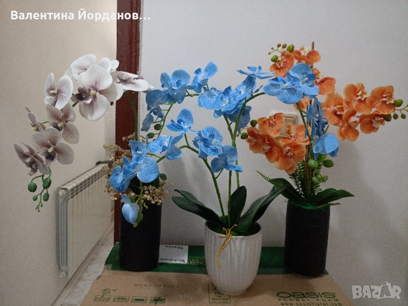 реалистични изкуствени орхидеи в керамична кашпа , снимка 1