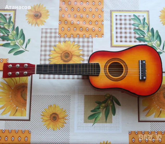 Детска китара от дърво, снимка 1
