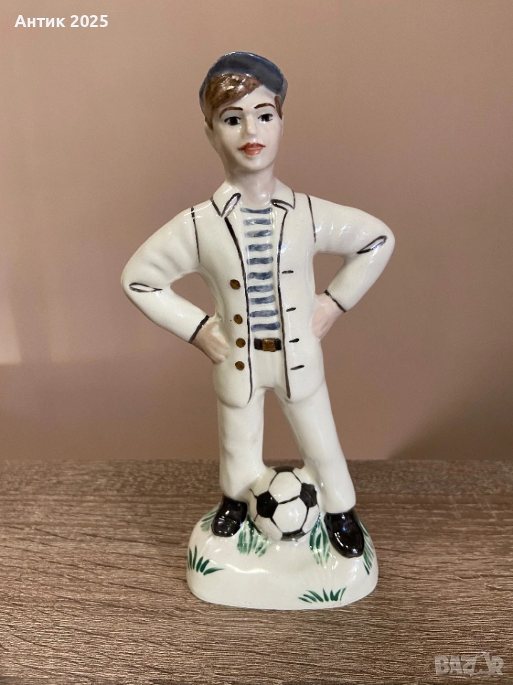 Винтидж порцеланова статуетка „Момче с футболна топка“, СССР, снимка 1
