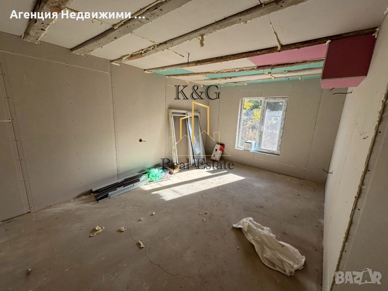 Двуетажна къща на гредоред в с. Топчии, снимка 1