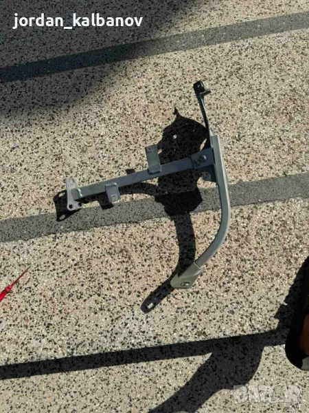 Лява основа или държач на преден ляв калник на Ауди Audi A8 H4 D4 само за 150лв. 4h0821393 4h0821233, снимка 1