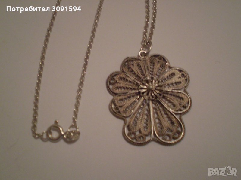 Старинен  медальон - филигран със нов синджир, снимка 1