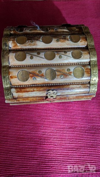 Голяма кутия за бижута от кост и месинг. , снимка 1