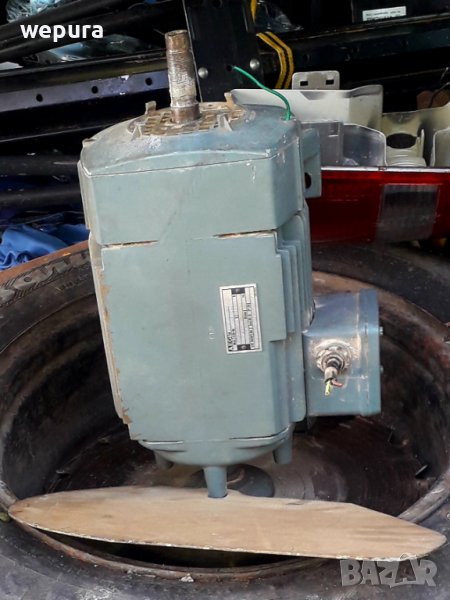 Три киловата двигател с две оси за монтаж, снимка 1