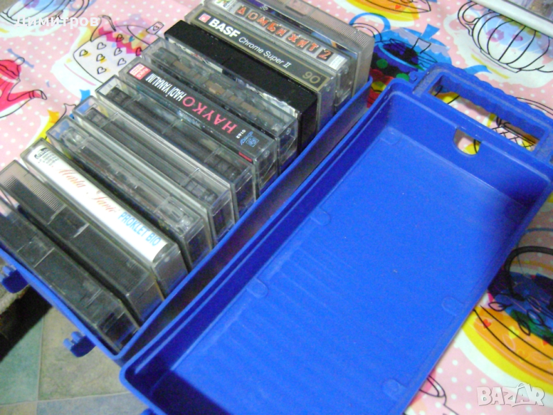 Стара кутия със касети, снимка 1