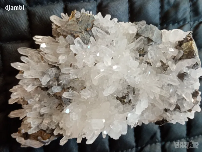 №169, Кварц, Кварцова друза с халкопирит, Планински кристал, Кристали,Минерали,Родопи,, снимка 1