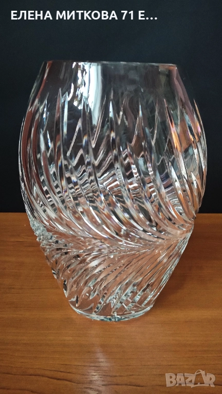 Тежка и голяма овална ваза ръчно рязан кристал, снимка 1