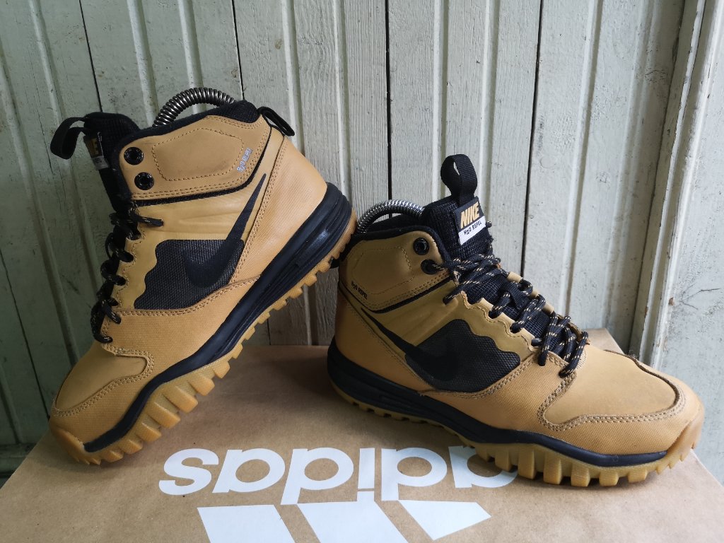 nike dual fusion hills mid