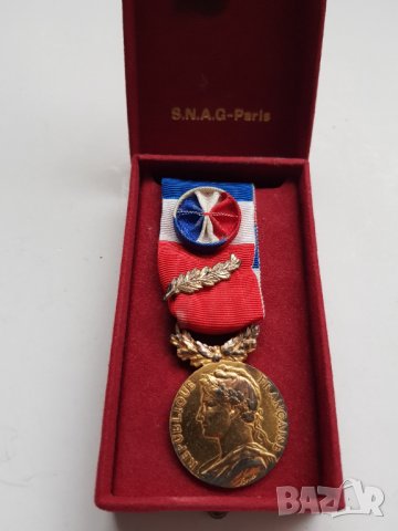 Френски позлатен сребърен медал
