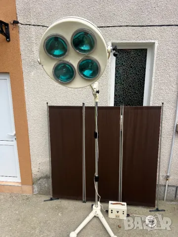 Продавам медицинска лампа (операционна)