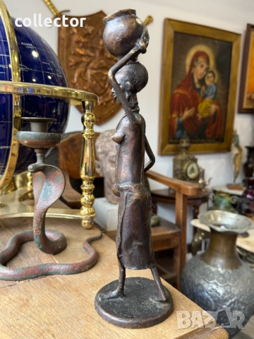 Африканска бронзова скулптура на жена с гърне на главаа. №8081, снимка 5 - Антикварни и старинни предмети - 54081071