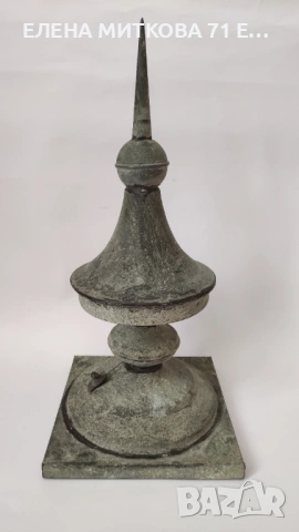 Много стар масивен и висок метален съд с капак в стил "Арт деко"