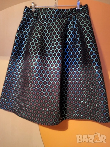 Къса пола на MAX&co. 