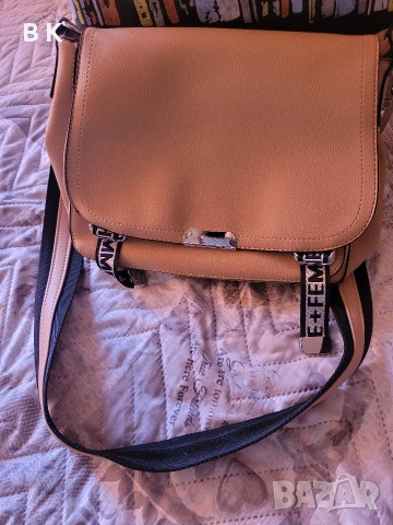 Две чанти по 10 евро.