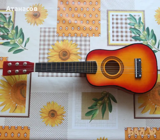 Детска китара от дърво, снимка 1