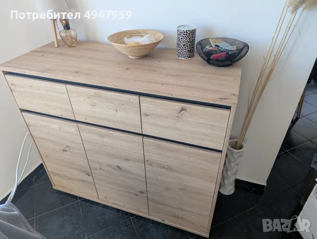 Скрин/ шкаф за хол/ нов