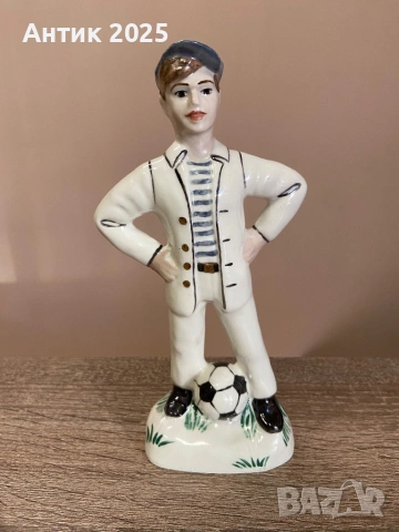 Винтидж порцеланова статуетка „Момче с футболна топка“, СССР