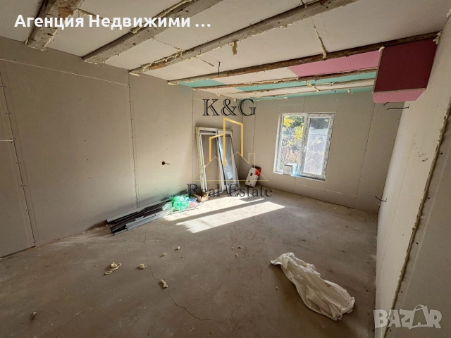 Двуетажна къща на гредоред в с. Топчии