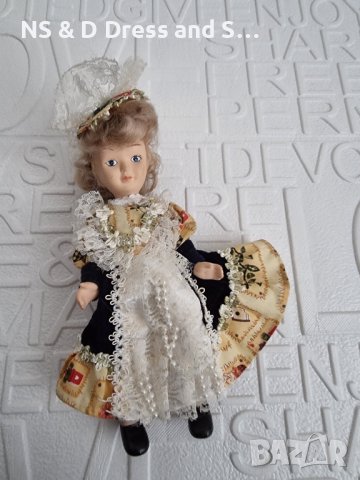 Порцеланова кукла с стойка , снимка 3 - Антикварни и старинни предмети - 34154523
