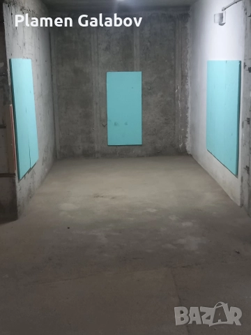 Две отделни парко места