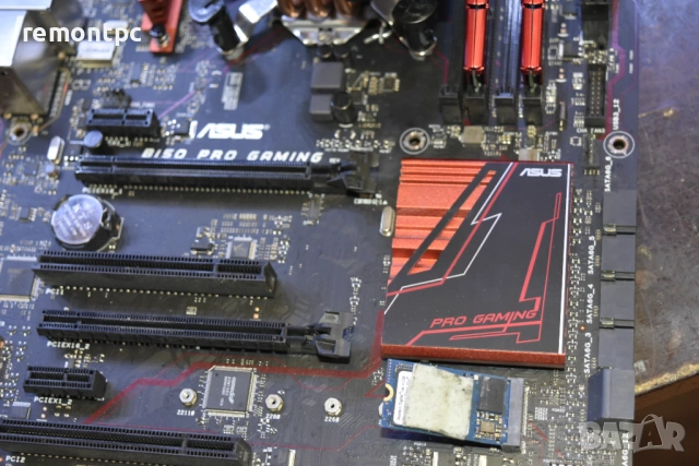 Дънна платка ASUS B150 PRO GAMING, снимка 4 - Дънни платки - 54354393